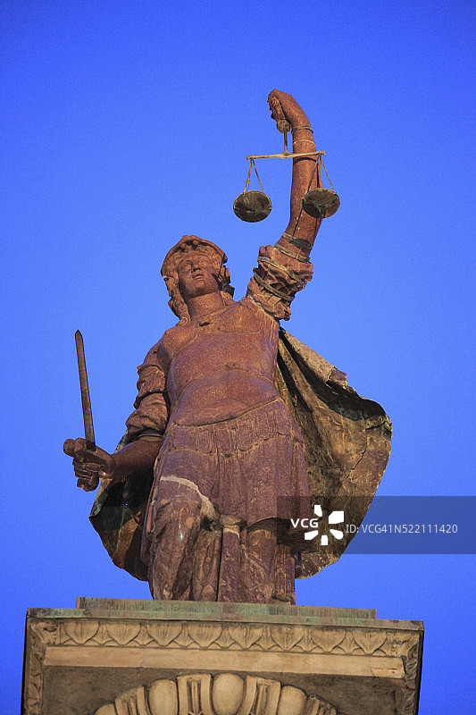 佛罗伦萨圣三一广场的正义女神雕像图片素材