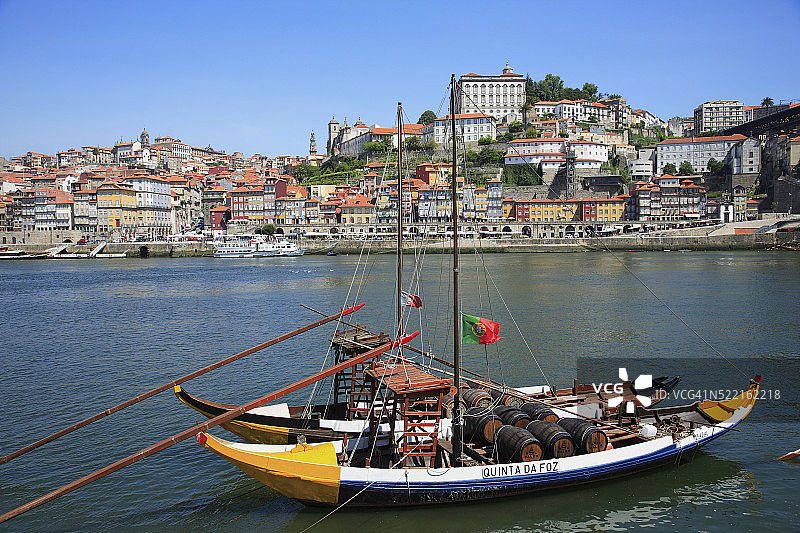 葡萄牙杜罗河波尔图里贝拉区天际线图片素材