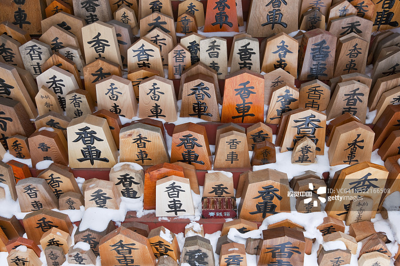 日本日光轮王寺的木制祭品和雪景图片素材