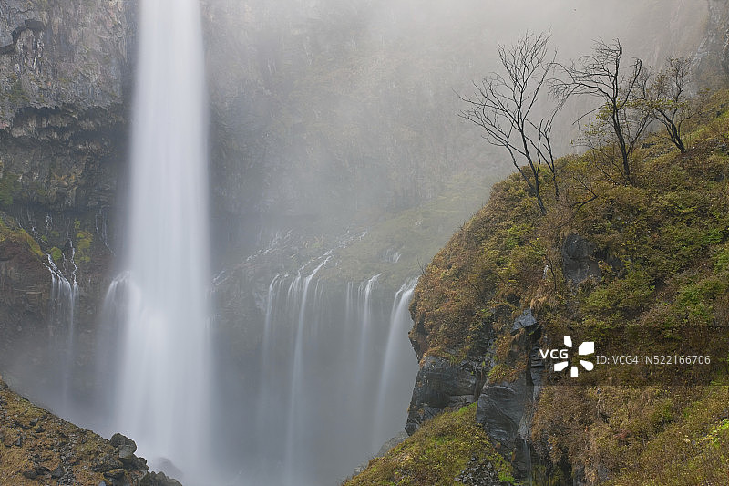 日本日光国家公园的华严瀑布图片素材