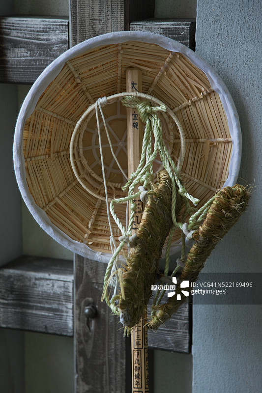 日本山形县出羽三山神圣山脉的汤殿山神社巡礼帽图片素材