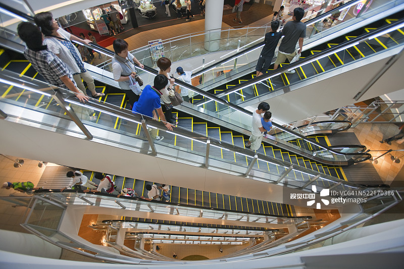 东京Diver City购物中心的多层扶梯图片素材