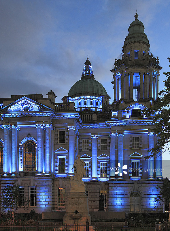 北爱尔兰贝尔法斯特市政厅，泰坦尼克号纪念碑图片素材