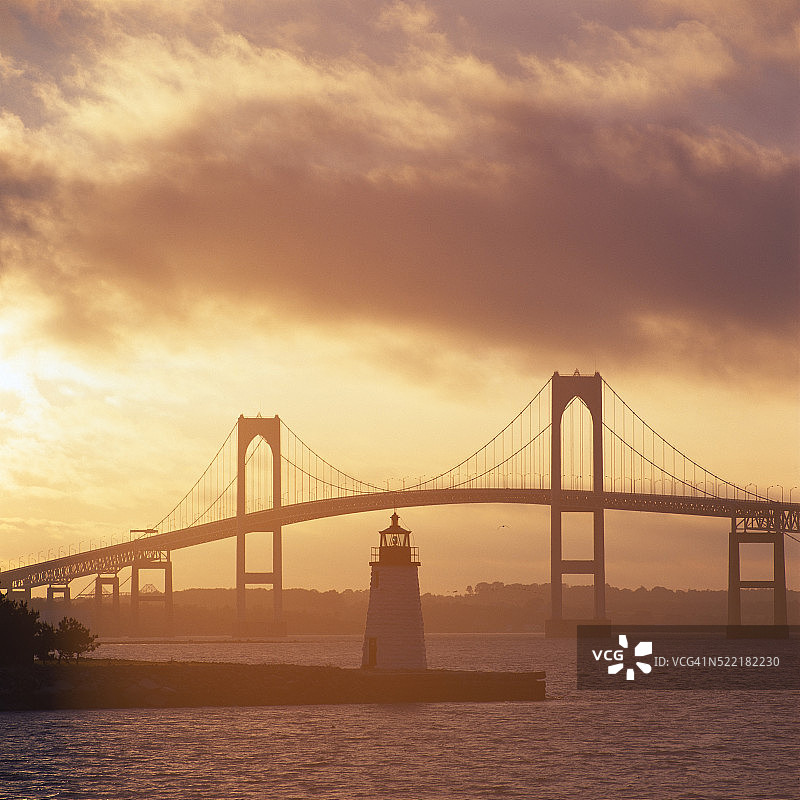 纽波特灯塔和桥梁图片素材