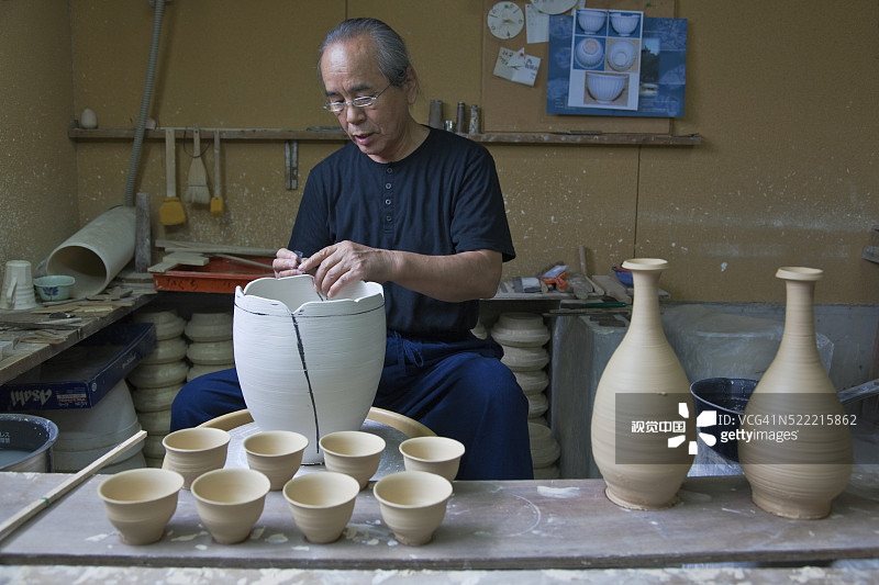 日本九州秋田镇的瓷器陶工图片素材