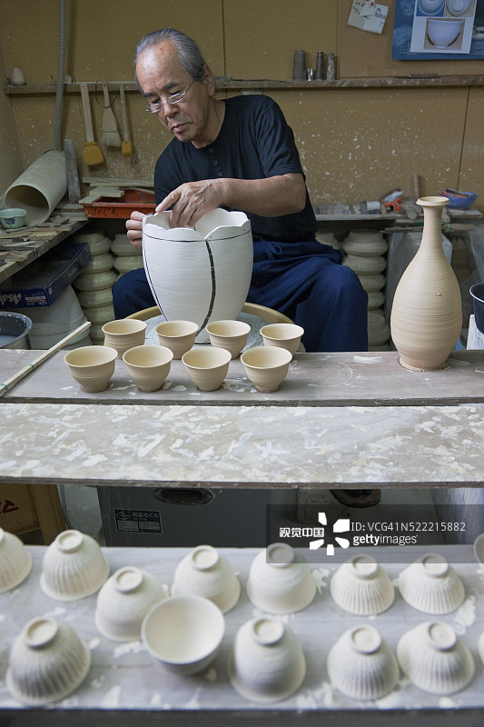 日本九州秋田镇的瓷器陶工图片素材