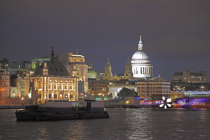 英国伦敦，天际线，圣保罗大教堂，泰晤士河图片素材