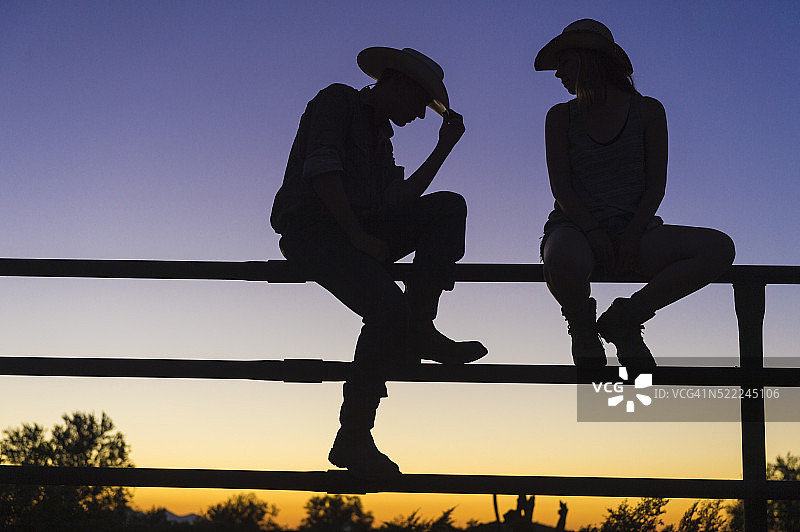 白色种马牧场的牛仔图片素材