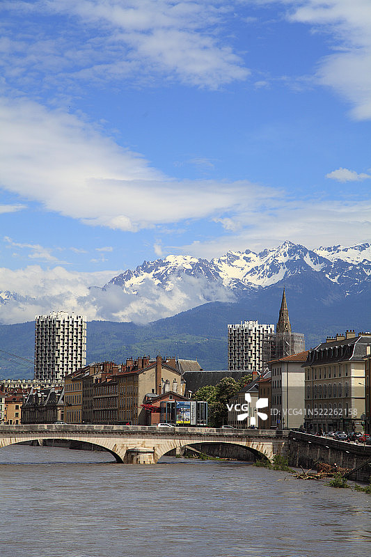 格勒诺布尔天际线、阿尔卑斯山、伊泽尔河图片素材