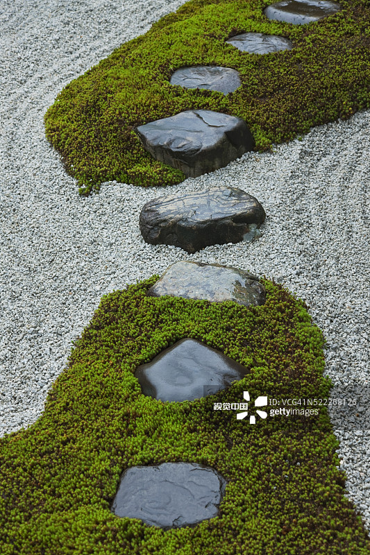 日本京都大德寺的禅宗花园踏脚石图片素材