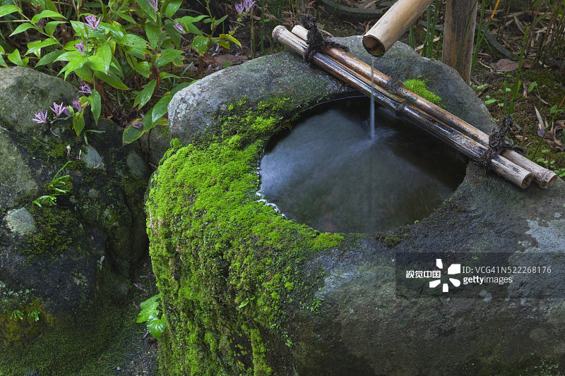 日本京都诗仙堂庭院的蹲踞图片素材