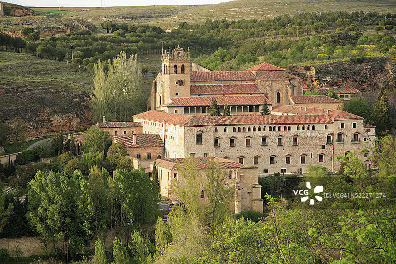 西班牙卡斯蒂利亚-莱昂，塞哥维亚，帕拉尔圣玛丽亚修道院图片素材