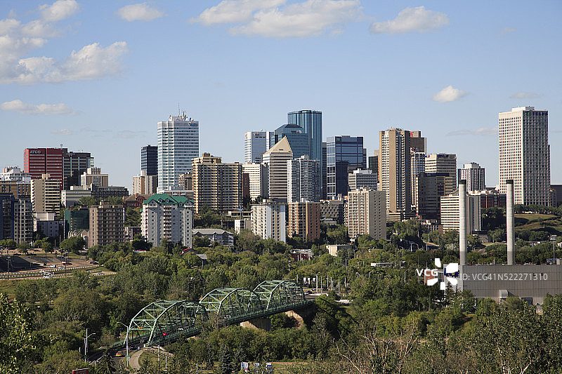 加拿大阿尔伯塔省埃德蒙顿市中心天际线图片素材