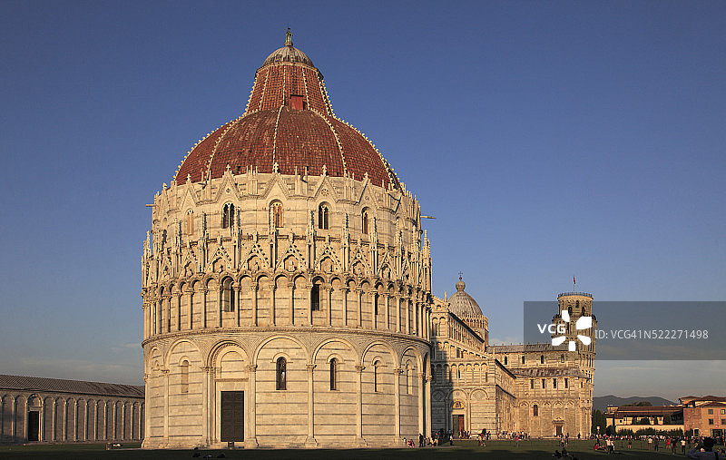 意大利托斯卡纳比萨洗礼堂、大教堂和比萨斜塔图片素材