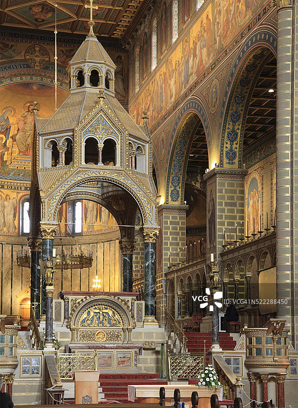 匈牙利佩奇圣彼得大教堂内景图片素材