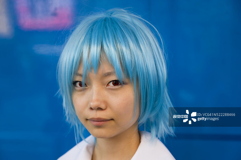 蓝色头发的日本女孩图片素材