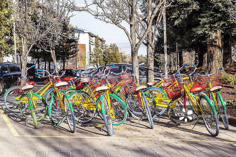 谷歌总部自行车架，加州山景城图片素材