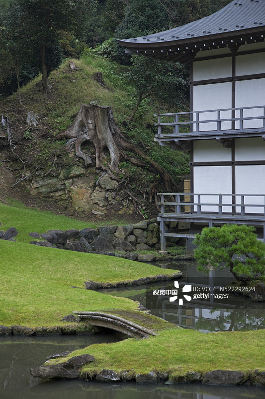 日本镰仓建长寺的禅意花园图片素材