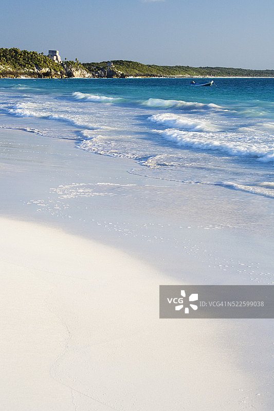 从海滩看到的图卢姆遗址图片素材