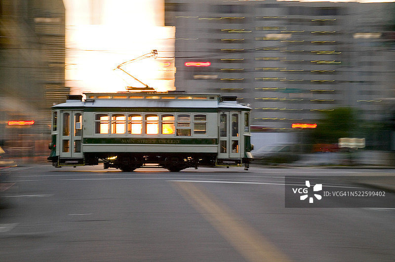 比尔街主街电车道口图片素材