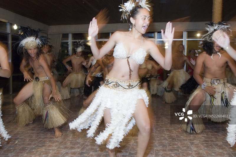 复活节岛上的波利尼西亚舞者图片素材