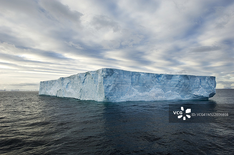 南极洲的板状冰山图片素材