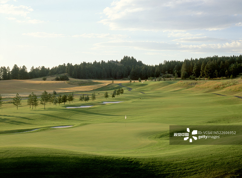 鹰 bend 高尔夫球场的 13 号洞图片素材