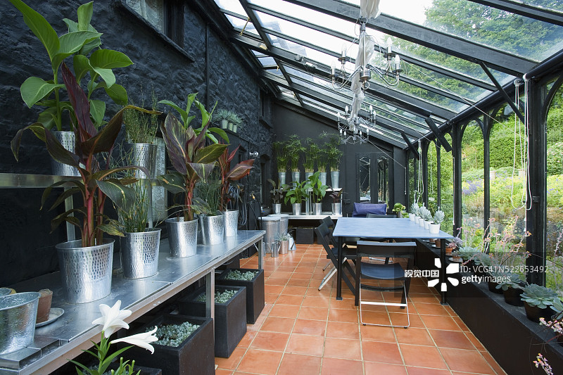 安妮·韦勒姆和查尔斯·霍斯设计的房屋花园温室图片素材