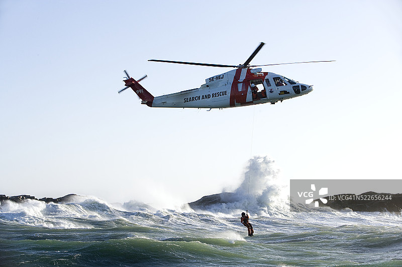 直升机海上救援人员图片素材