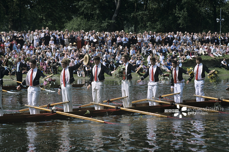 伊顿公学学生参加六月庆典图片素材