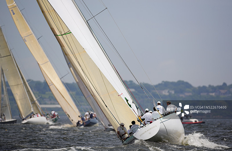 无畏号游艇比赛图片素材