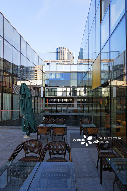 三里屯村建筑之间的露台图片素材