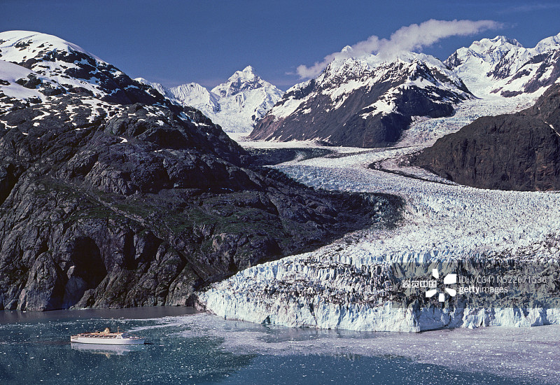 冰川湾国家公园玛格丽冰川的游轮图片素材