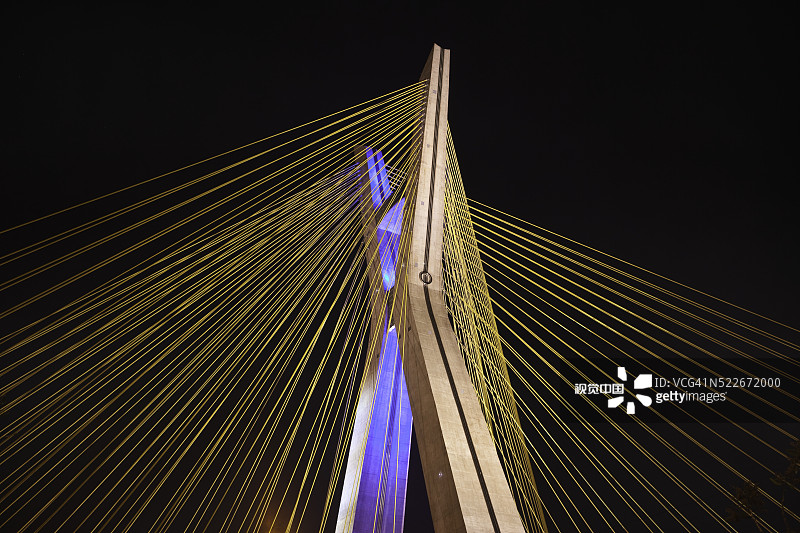 奥塔维奥·弗里亚斯·德·奥利维拉大桥横跨圣保罗南部地区的皮涅罗斯河图片素材