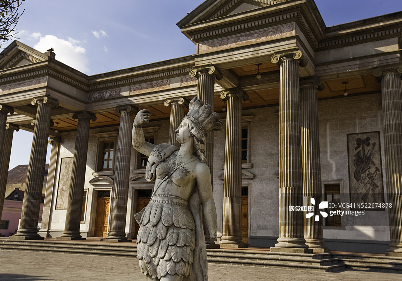 克萨尔特南戈市立剧院外的雕像图片素材