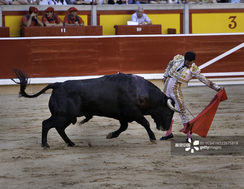 潘普洛纳圣费尔明节斗牛图片素材