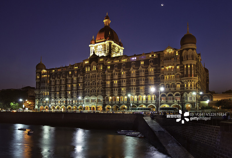 总统和名人都曾下榻的泰姬陵宫殿酒店，是2008年恐怖袭击后复原的象征图片素材