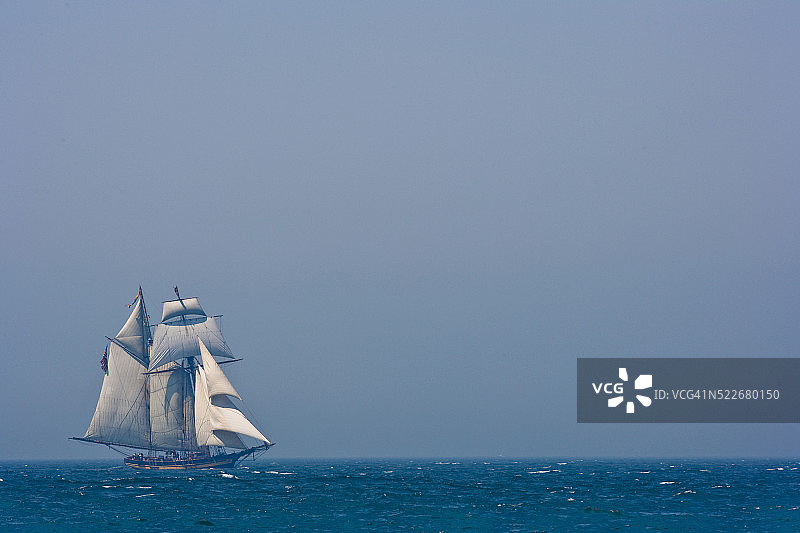 全帆高桅帆船图片素材