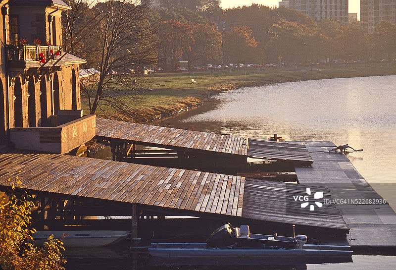 查尔斯河剑桥划船训练图片素材