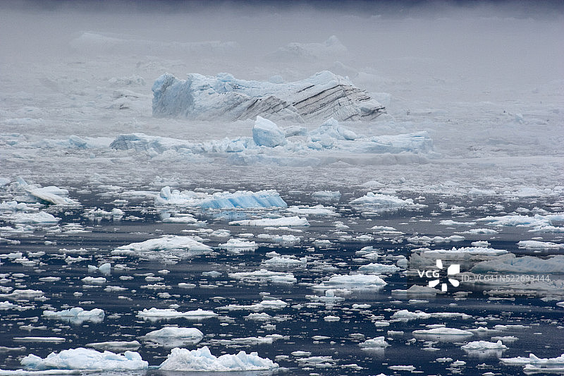 阿拉斯加威廉王子湾的冰山和海平面上升图片素材