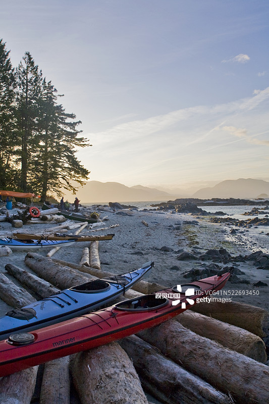 加拿大温哥华岛巴克利海峡海上皮划艇图片素材