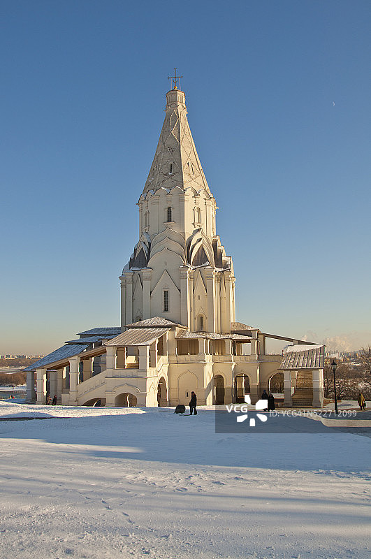 科洛缅斯克冬日风景中的俄罗斯东正教老教堂图片素材