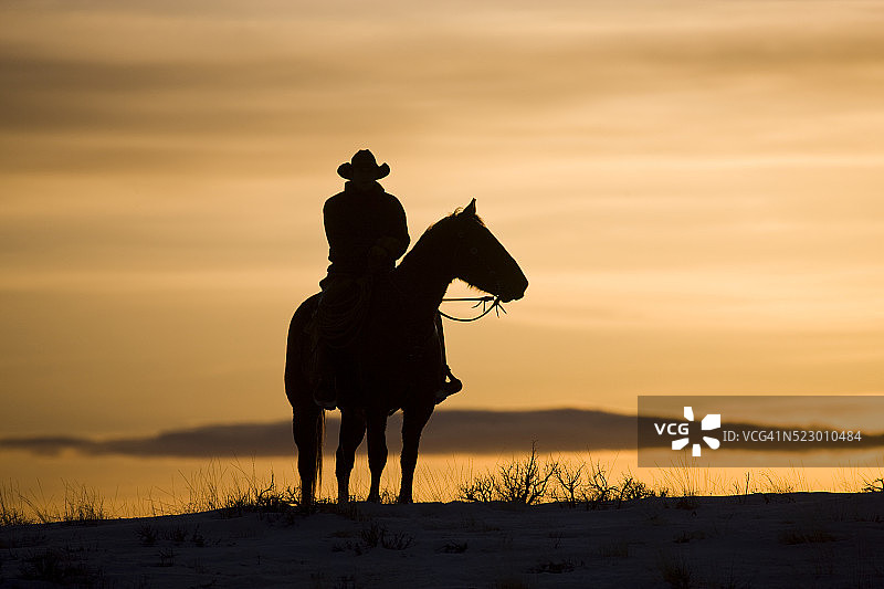 日落下的牛仔图片素材