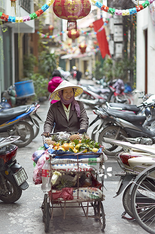 卖水果的女人图片素材