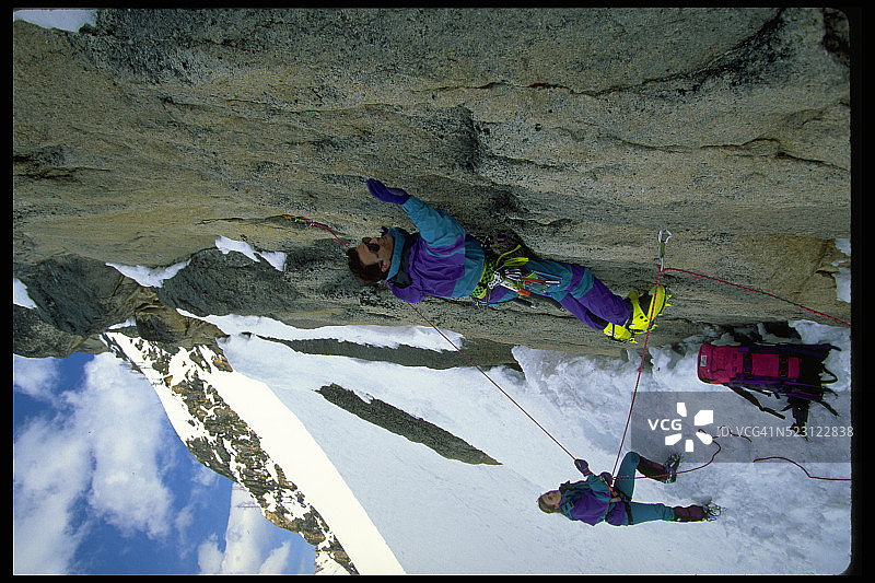 北喀斯喀特山脉的冰雪攀岩者图片素材