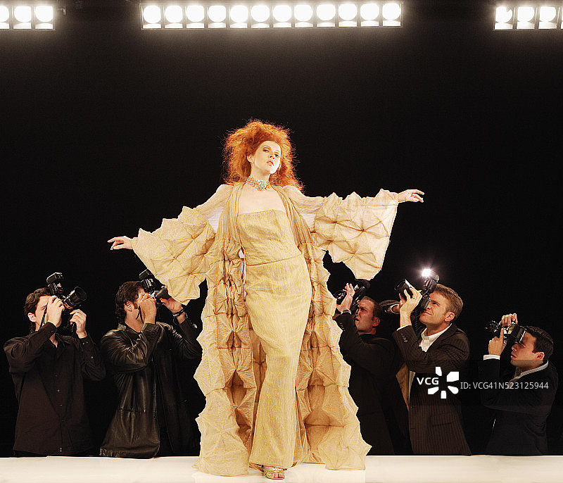 拍摄时装模特走秀图片素材