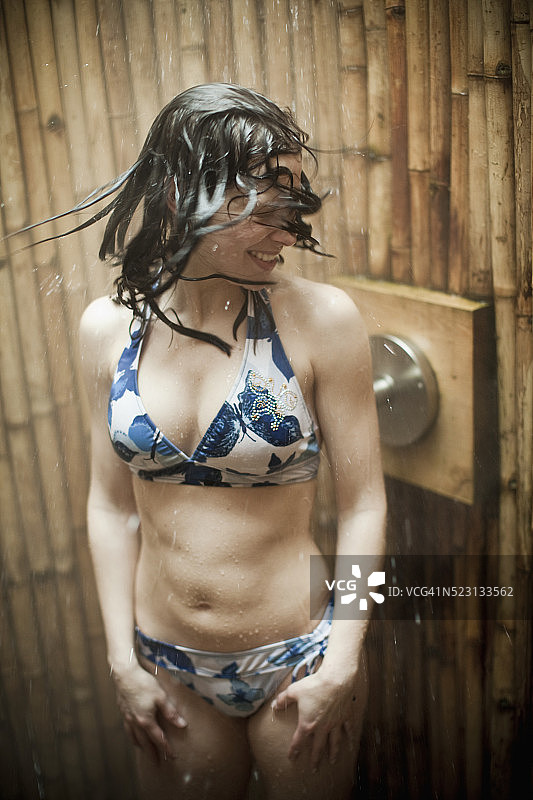 女人淋浴图片素材