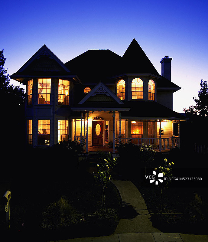 纳帕谷黄昏维多利亚风格房屋图片素材