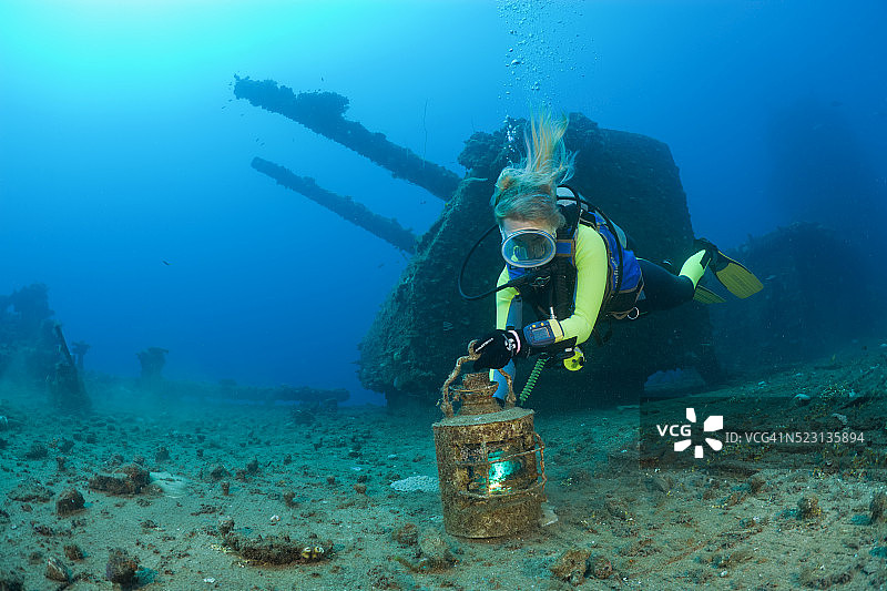 密克罗尼西亚马绍尔群岛萨拉托加号潜水员图片素材