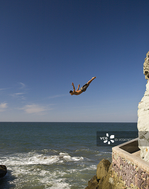 马萨特兰悬崖跳水图片素材